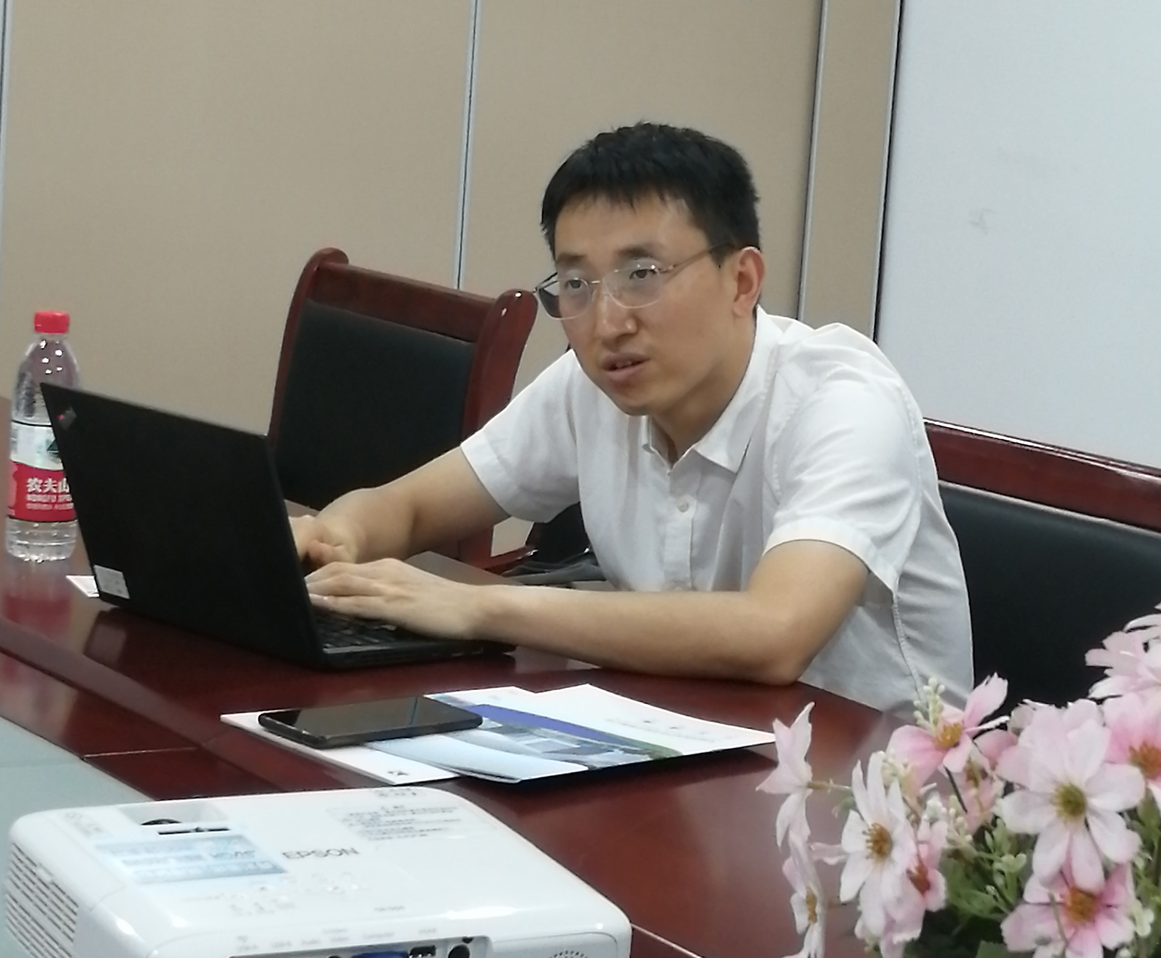 新华社经济新闻采访部主任程士华一行莅临F6福鹿会医疗考察调研